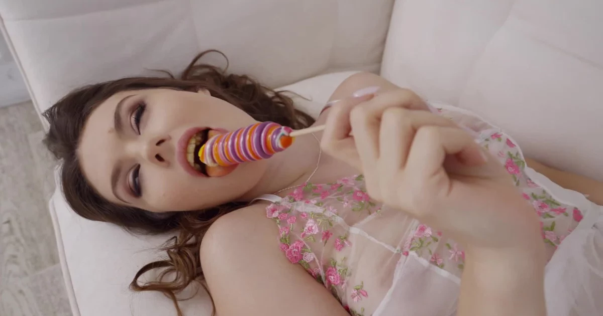 MetArt - Em gái luyện tập bú cu Phần 2 – Châu Âu