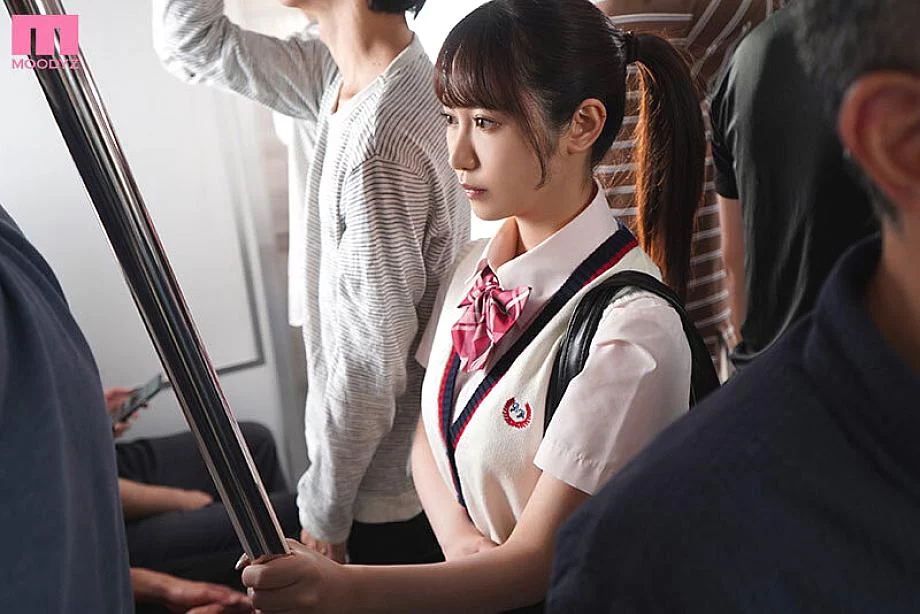 MIDV-599_Em nữ sinh váy ngắn trên tàu điện Ono Rikka – Rikka Ono
