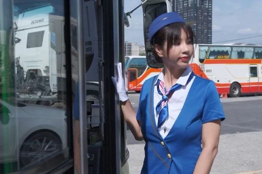 Nữ tiếp viên xe buýt dâm dục – Trung Quốc